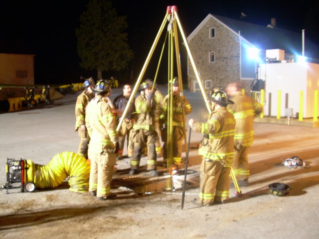Confined space drill 11-09-2006.