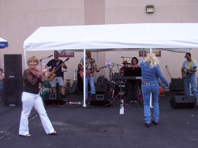 Lionville Fire Company Clambake 09-04-2006.
Chester County Lawmen provided the music.