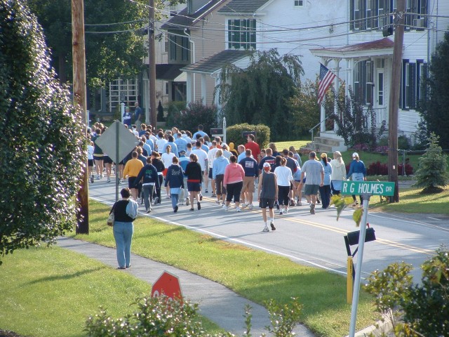 David J. Good Memorial Run 09-30-2006.
Everyone is heading to the starting line at Welsh pool road and Village Ave.
